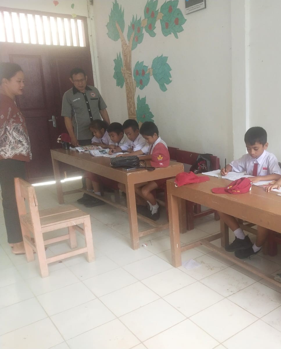 GTBT (Gerakan Tuntas Baca Tulis) di SD Iraonogaila Berdampak Signifikan